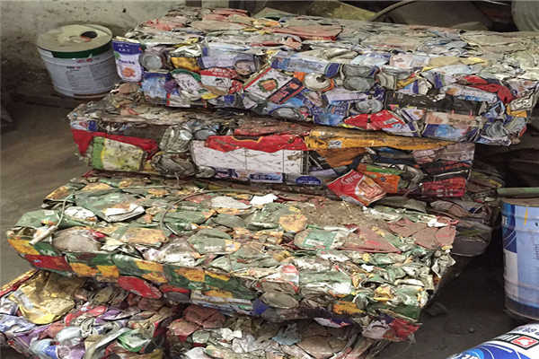 對(duì)不同物料在撕碎機(jī)選型上具有一定差異